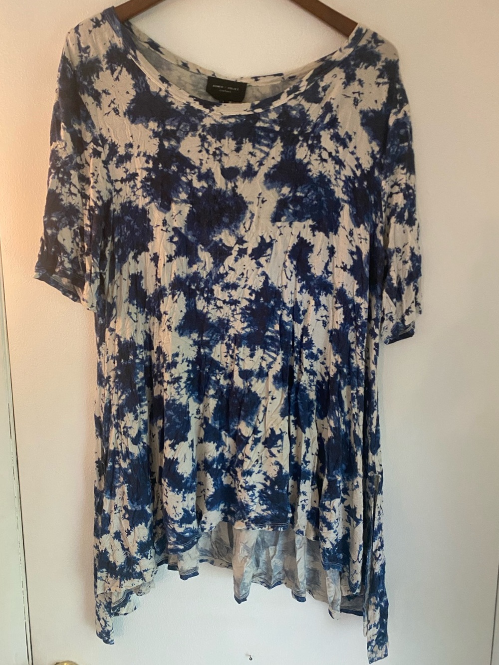 3/$30 Romeo + Juliet Asymmetrical Shark-Bite Hem Top